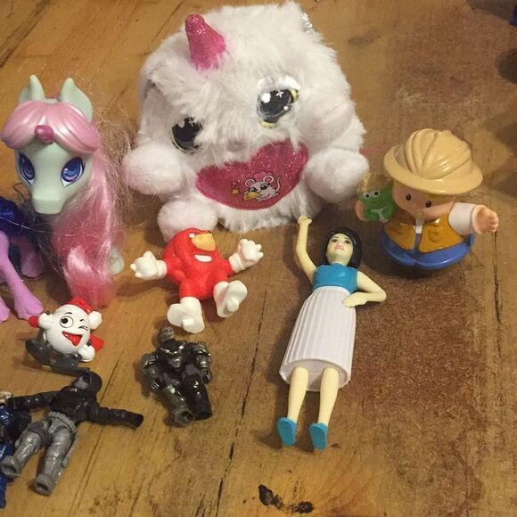 Random Mini Toys - Picture 3 of 8